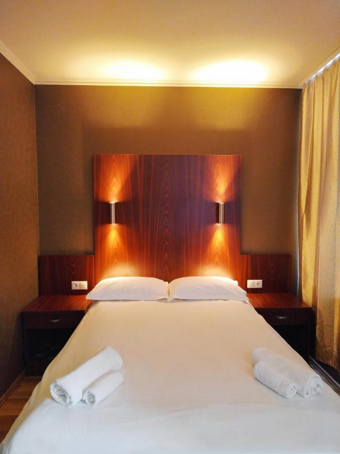 Milky Way Hotel Budapest Extérieur photo