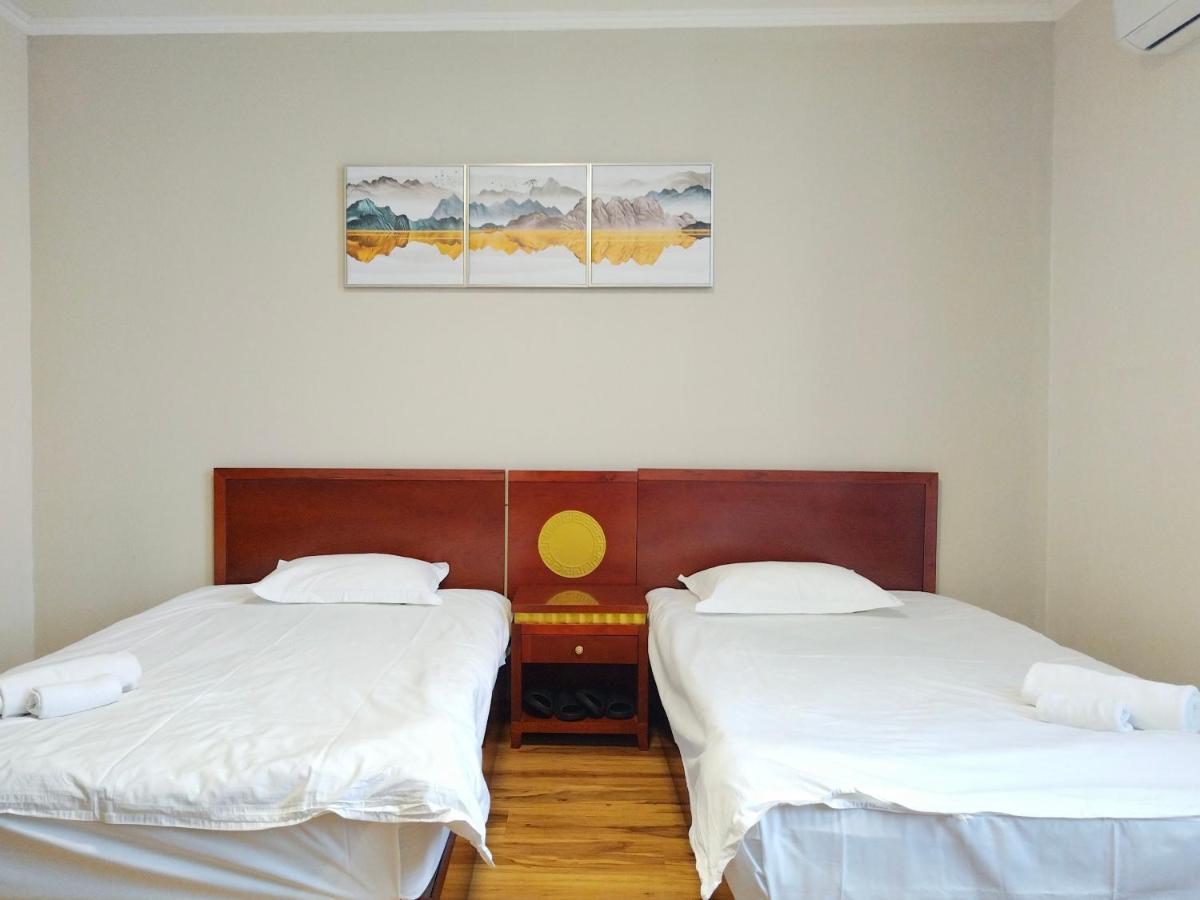 Milky Way Hotel Budapest Extérieur photo